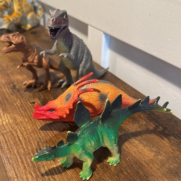 Plastic Dino Lot - Picture 3 of 7